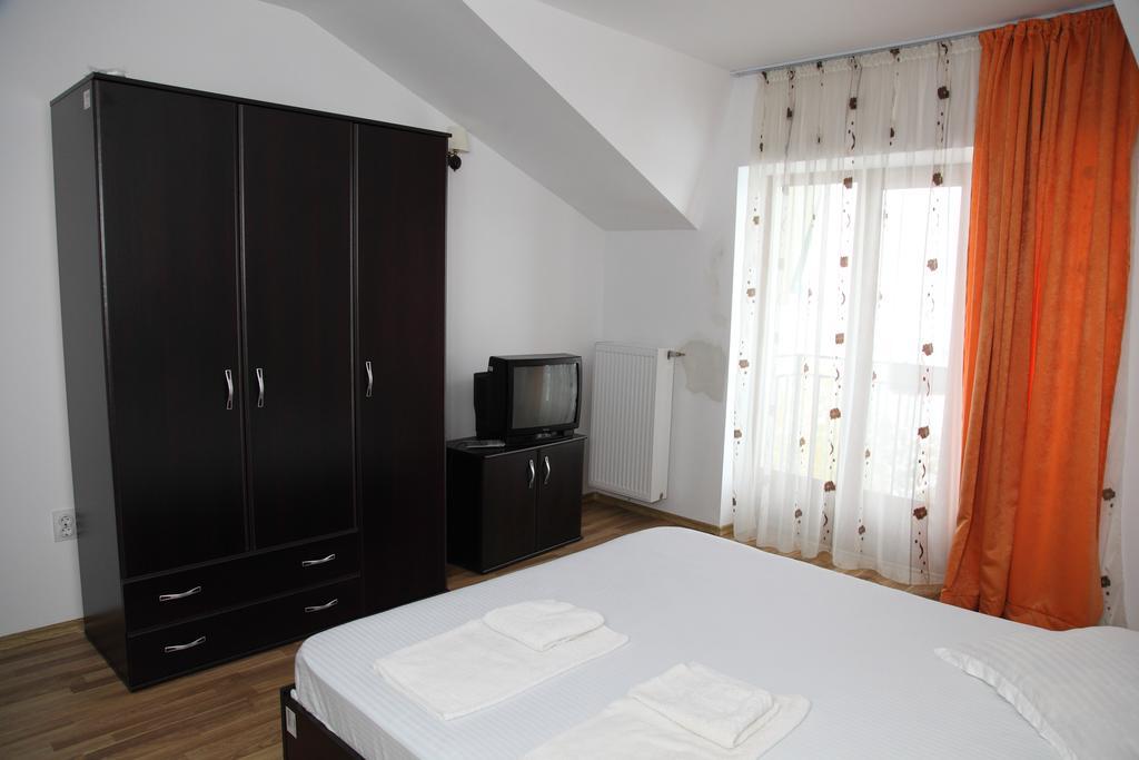 Hotel Rodiv Gaesti Екстер'єр фото