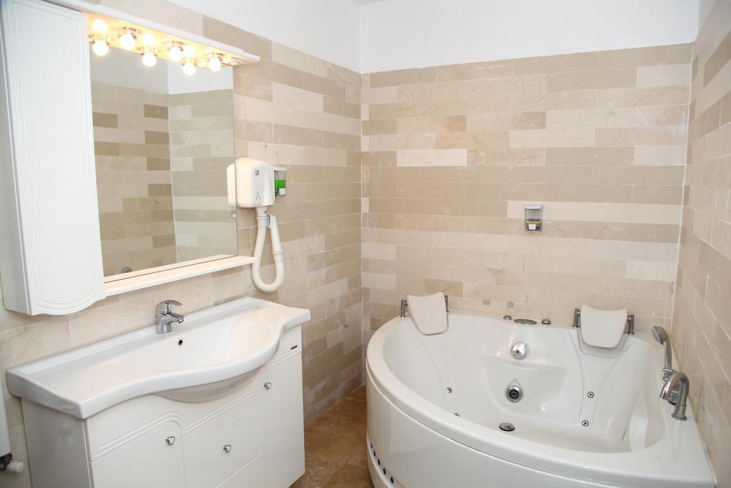 Hotel Rodiv Gaesti Екстер'єр фото